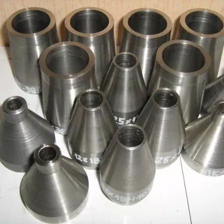 Переход нержавеющий 12х18н10т 33,7x2,3-26,9х2 мм приварной