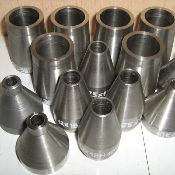 Переход нержавеющий 12х18н10т 219х8-159х6 мм приварной